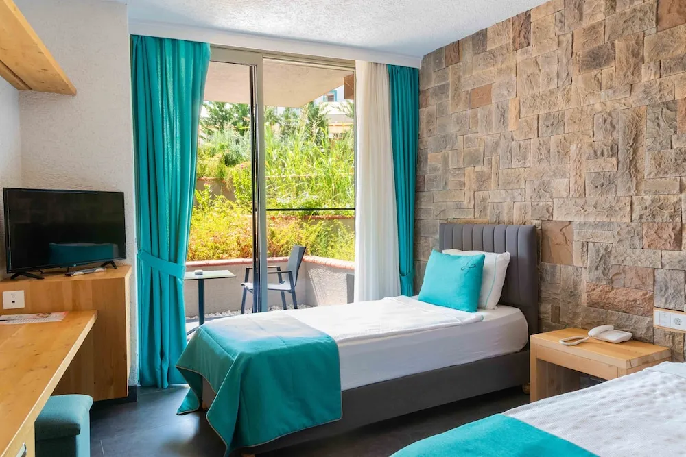 Deluxe Tek Büyük veya İki Ayrı Yataklı Oda, 1 Yatak Odası, Balkon, Bahçe Manzaralı