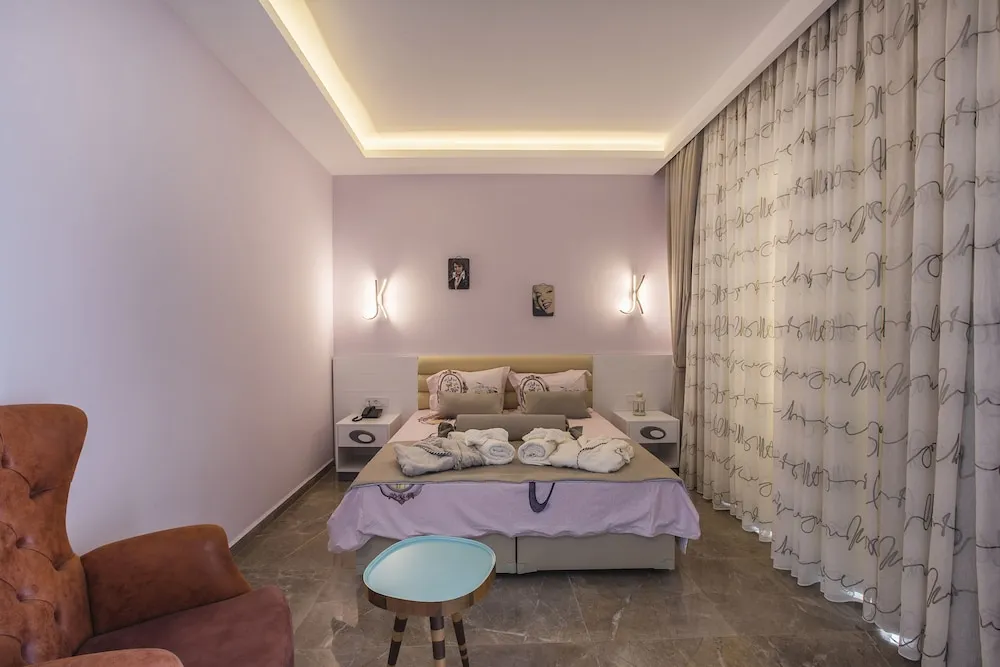 Luxury Oda, Engellilere Uygun, Havuz Manzaralı