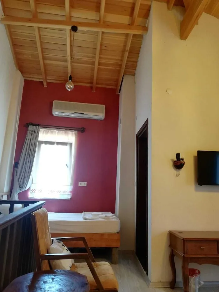 Comfort Tek Büyük Yataklı Oda