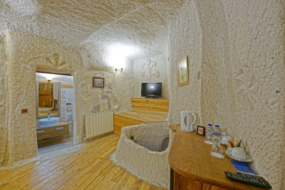 Comfort Cave Suite