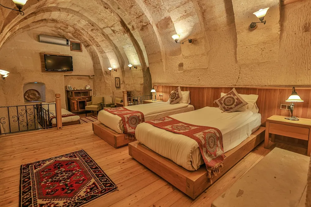 Family Cave Suite, 2 Bedrooms with Jacuzzi