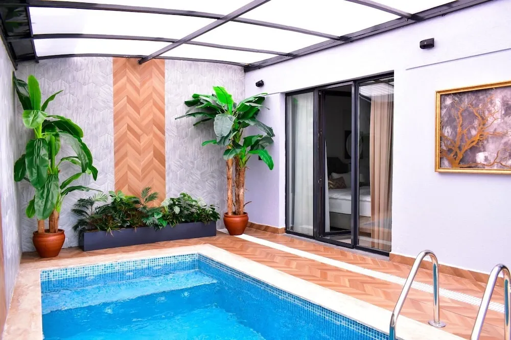 Honeymoon Suite with Private Pool