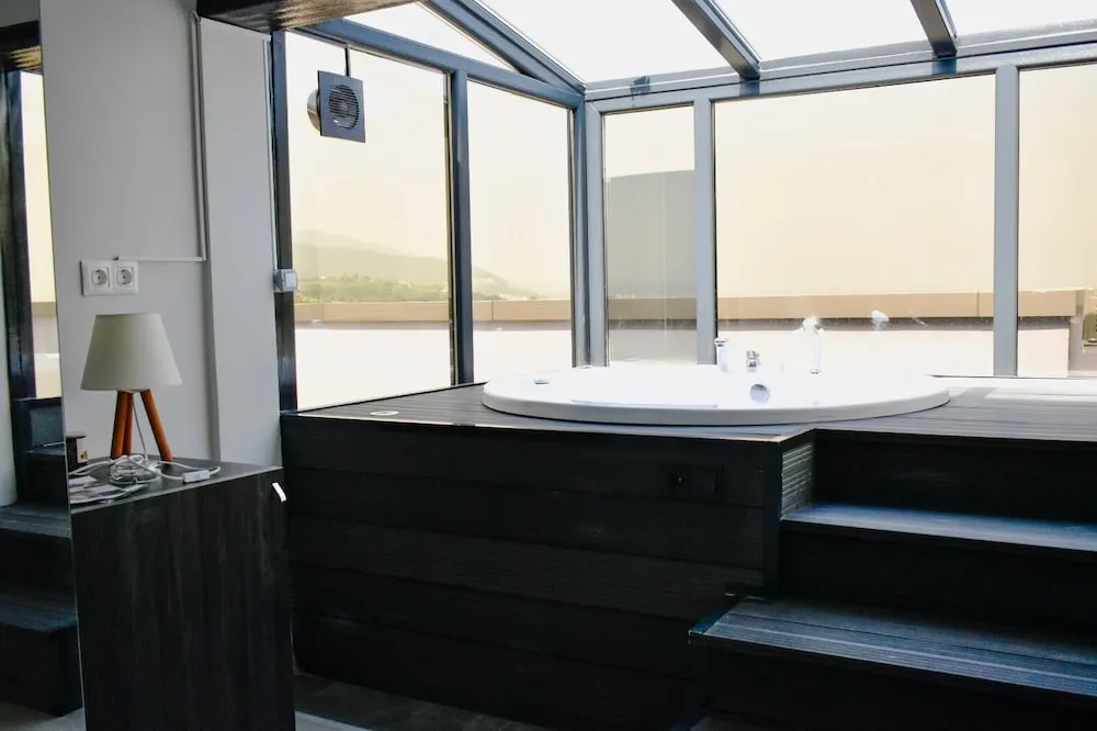 Honeymoon Suit with Jacuzzi