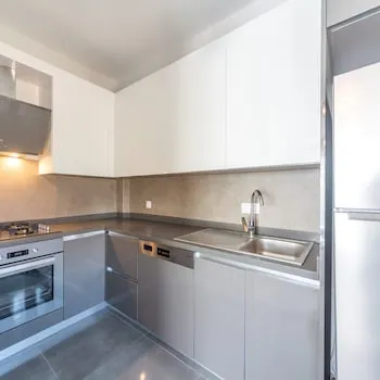 Green Hills Suites