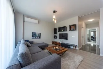 Green Hills Suites