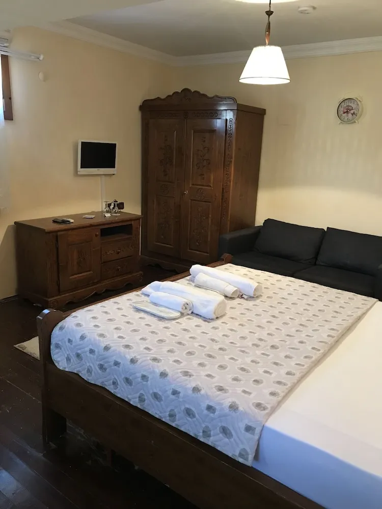 Üç Kişilik Oda