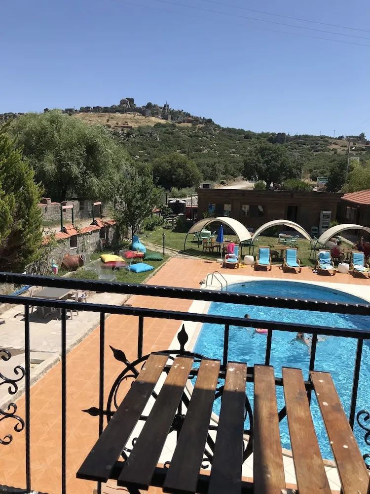 Üç Kişilik Oda