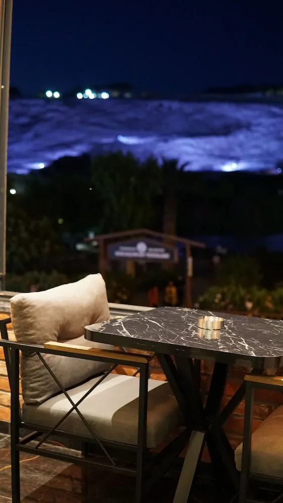 Pamukkale Manzarali Cift Kisilik Aile Odasi