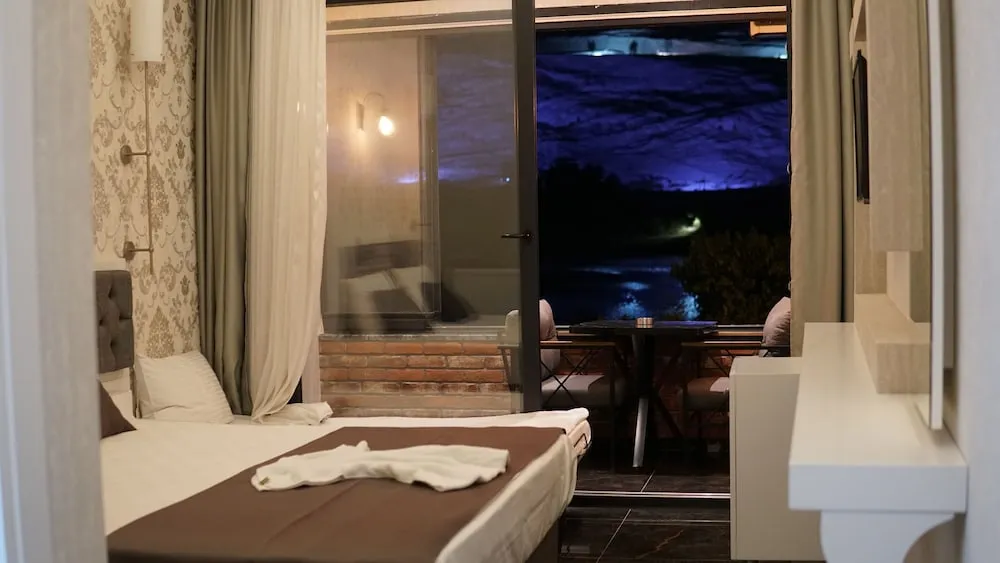 Pamukkale Manzarali Cift Kisilik Aile Odasi