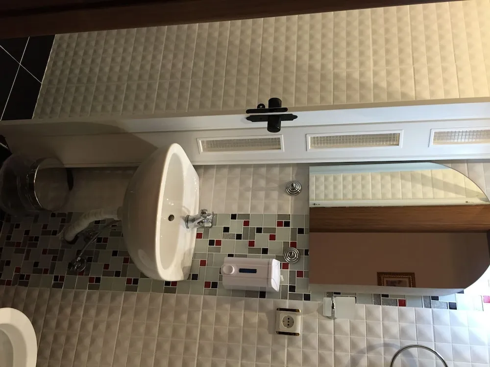 Basic Tek Büyük Yataklı Oda (Basement Floor)