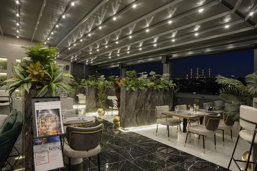 Grand Suite 1 Bedroom, 2 Bathroom, Executive Lounge & Cafe