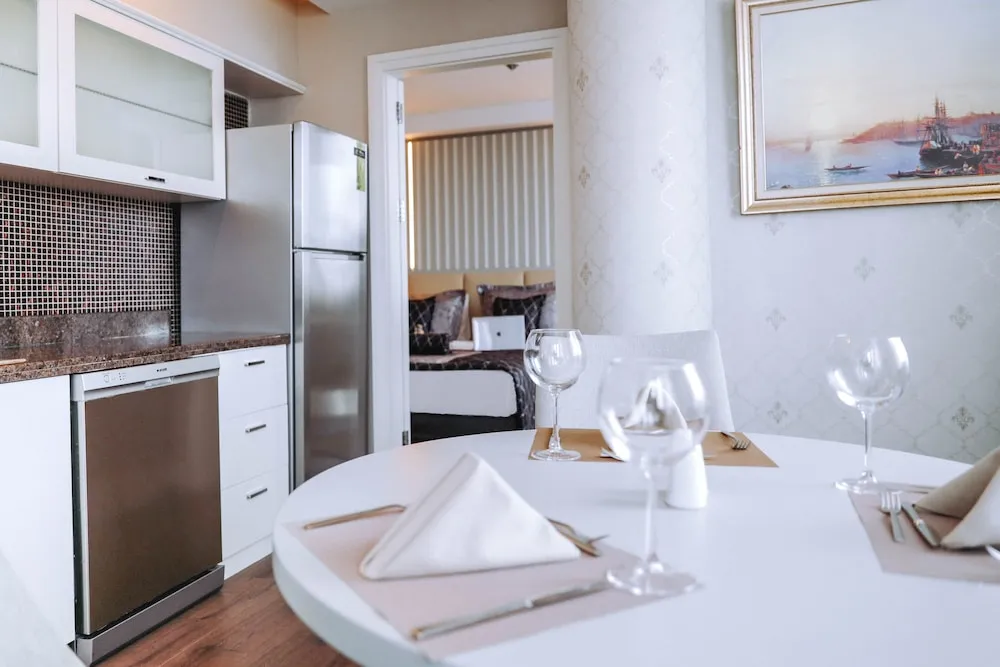 Grand Suite 1 Bedroom, 2 Bathroom, Executive Lounge & Cafe