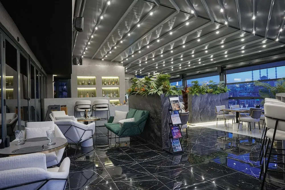Grand Suite 1 Bedroom, 2 Bathroom, Executive Lounge & Cafe