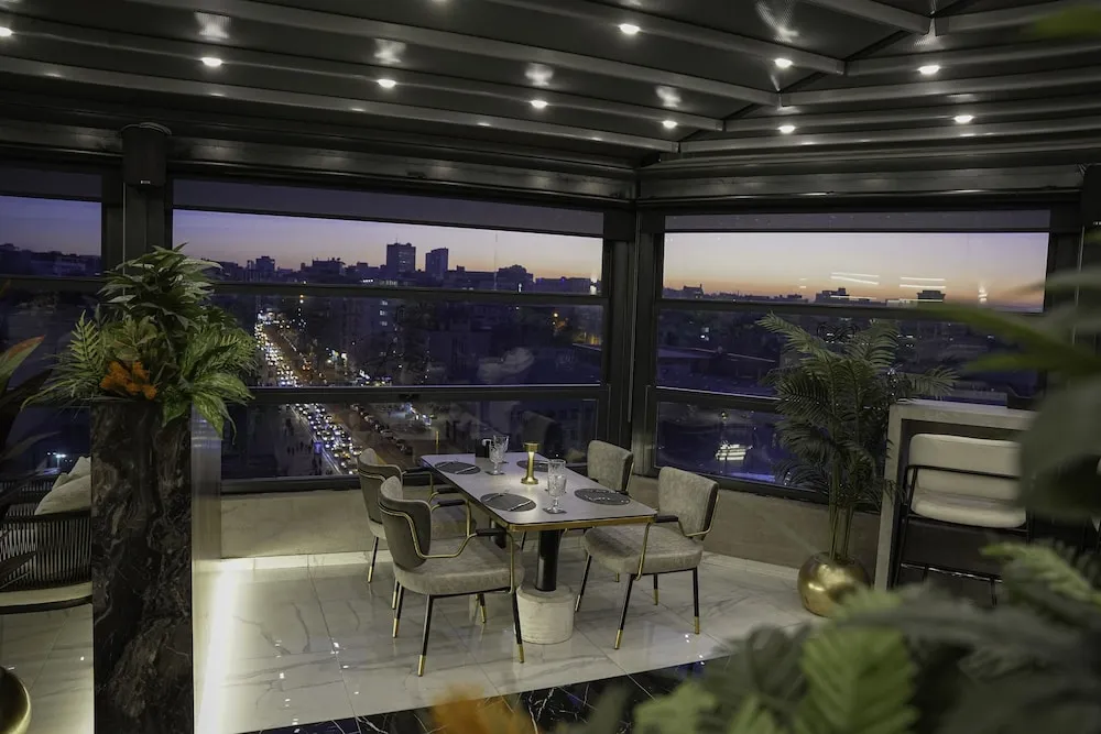 Grand Suite 1 Bedroom, 2 Bathroom, Executive Lounge & Cafe