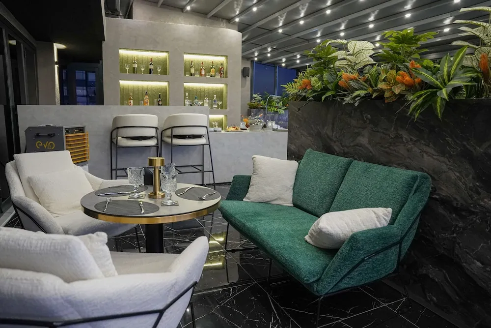 Grand Suite 1 Bedroom, 2 Bathroom, Executive Lounge & Cafe
