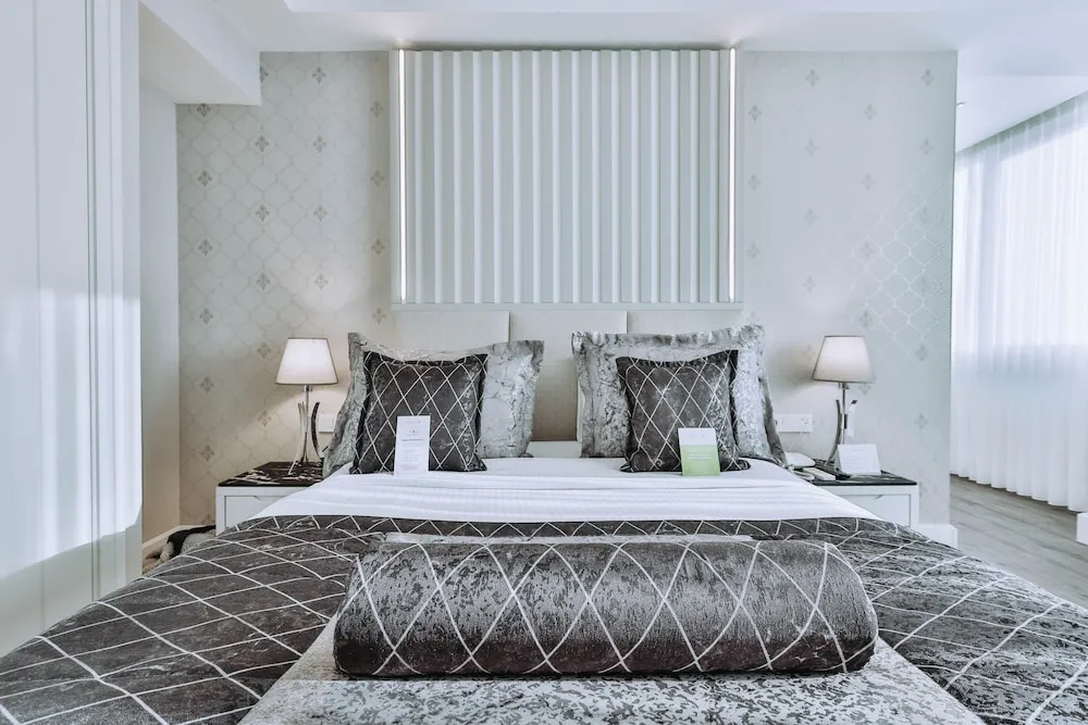 Grand Suite 1 Bedroom, 2 Bathroom, Executive Lounge & Cafe