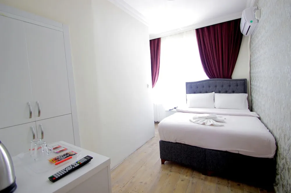 Basic Tek Büyük Yataklı Oda, Şehir Manzaralı