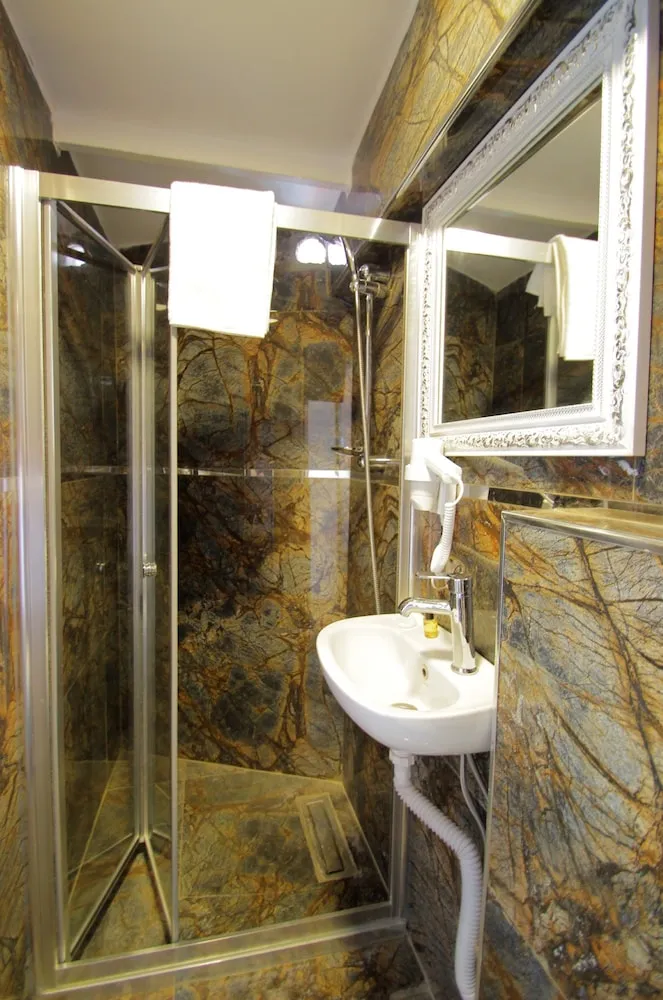 Basic Tek Büyük Yataklı Oda, Şehir Manzaralı