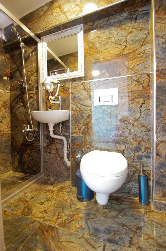 Basic Üç Kişilik Oda, Şehir Manzaralı