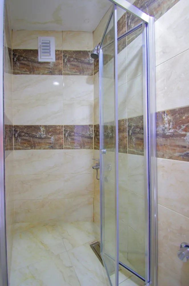 Basic Üç Kişilik Oda, Şehir Manzaralı