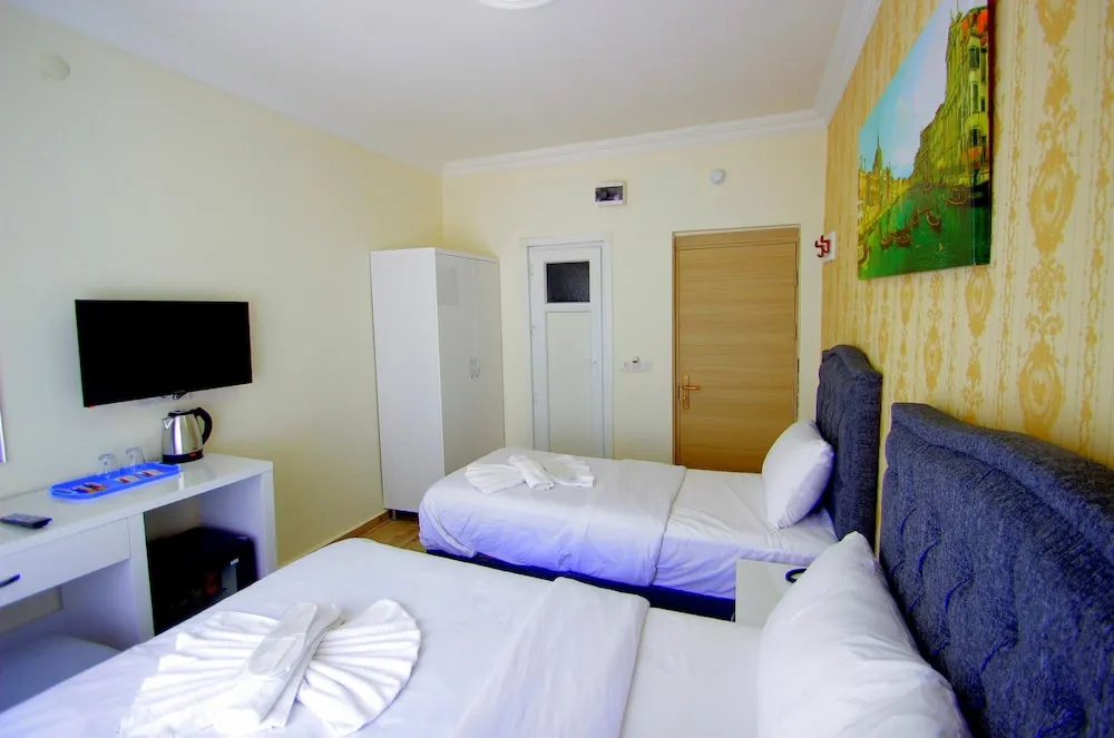 Basic Üç Kişilik Oda, Şehir Manzaralı