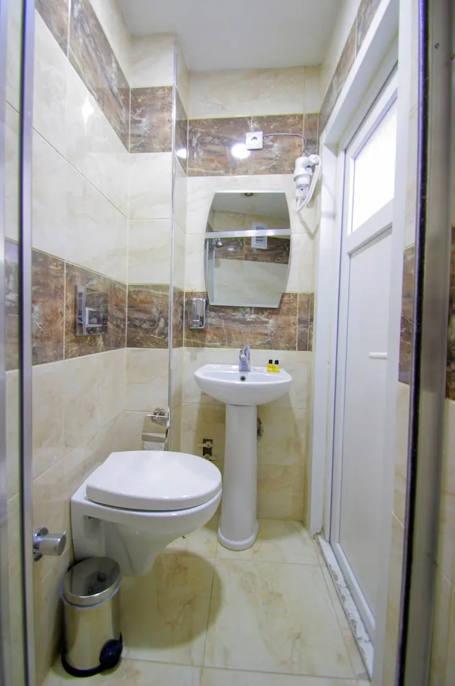 Basic Üç Kişilik Oda, Şehir Manzaralı