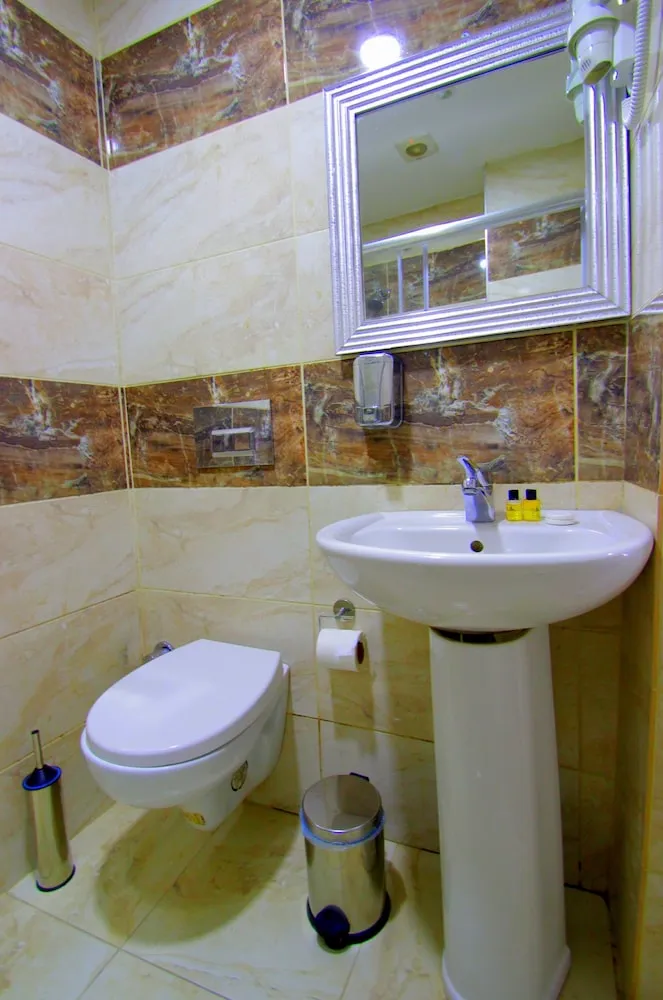 Basic Üç Kişilik Oda, Şehir Manzaralı