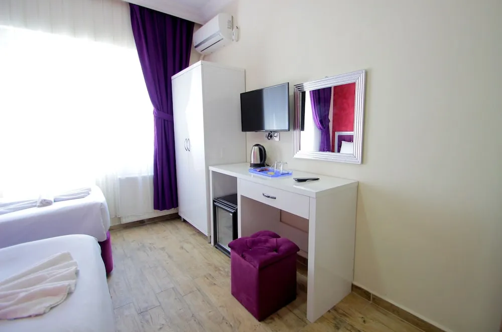 Basic Üç Kişilik Oda, Şehir Manzaralı