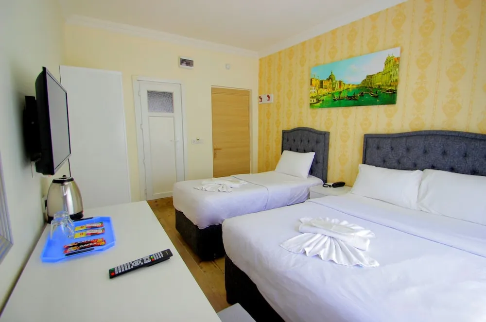 Basic Üç Kişilik Oda, Şehir Manzaralı