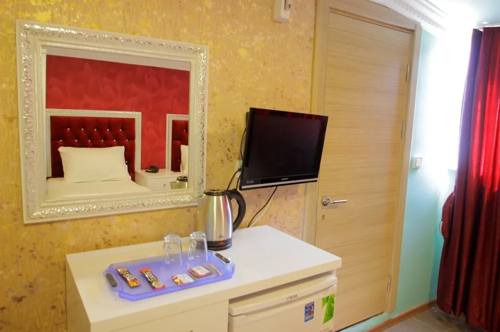 Basic Üç Kişilik Oda, Şehir Manzaralı