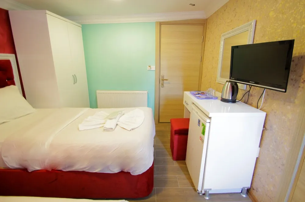 Basic Üç Kişilik Oda, Şehir Manzaralı