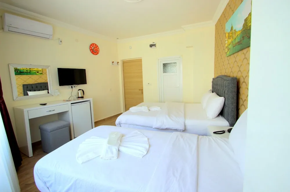 Basic Üç Kişilik Oda, Şehir Manzaralı