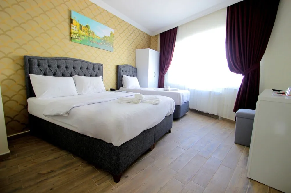 Basic Üç Kişilik Oda, Şehir Manzaralı