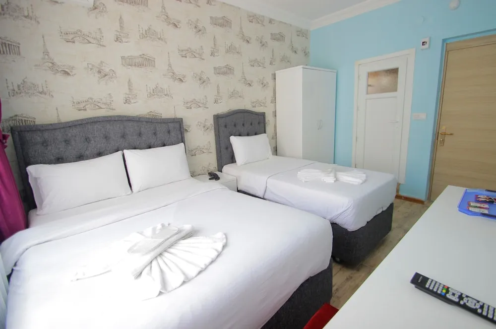 Basic Üç Kişilik Oda, Şehir Manzaralı