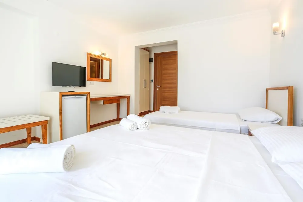 Standard Üç Kişilik Oda, Kısmi Deniz Manzaralı