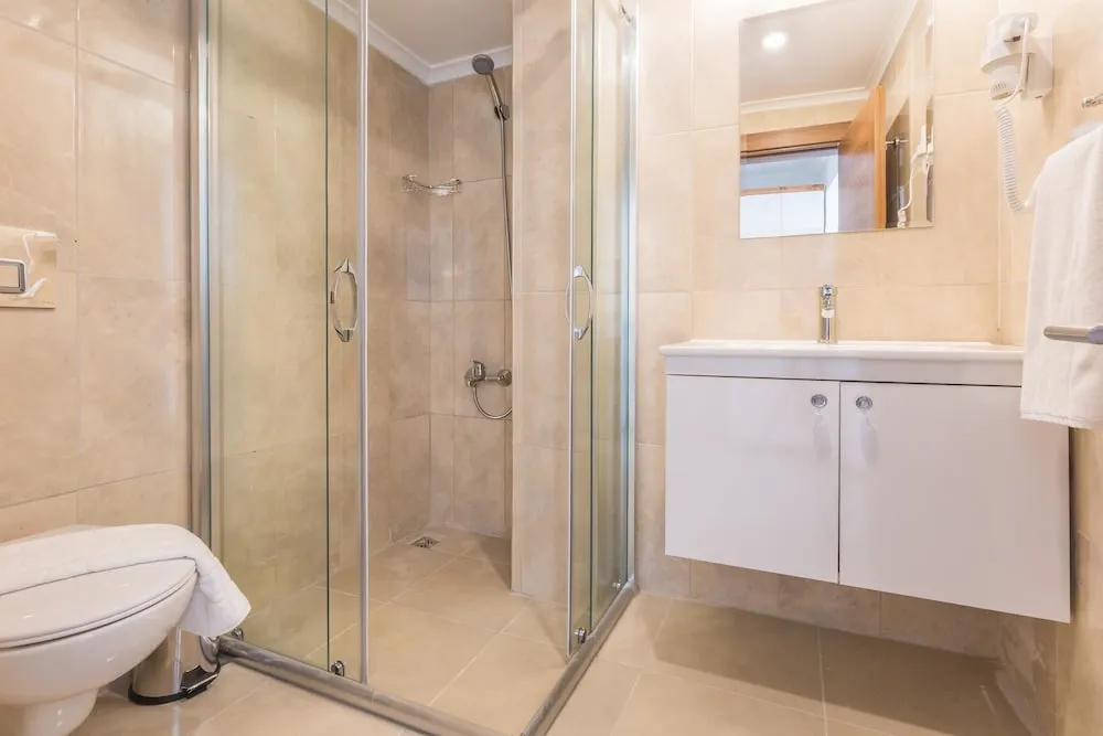 Standard Üç Kişilik Oda, Kısmi Deniz Manzaralı