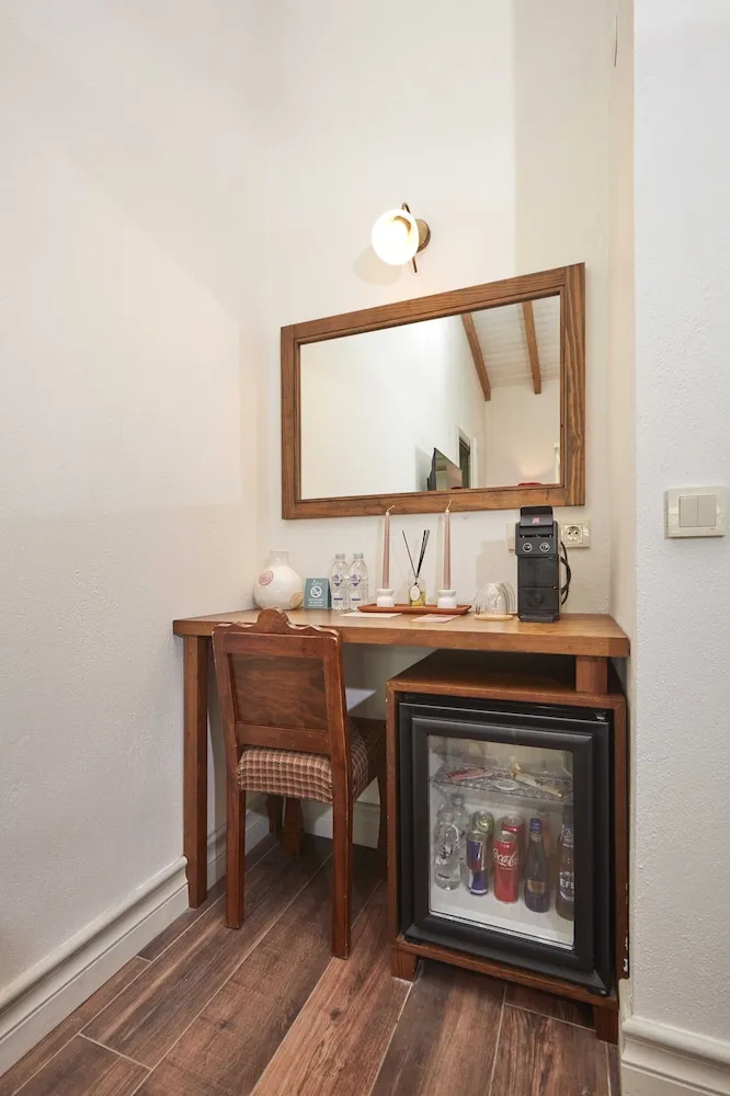 Traditional Tek Büyük Yataklı Oda