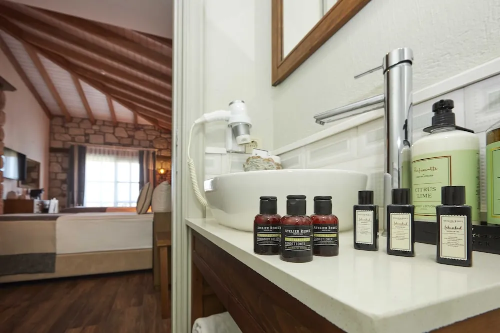 Deluxe Üç Kişilik Oda, Bahçe Manzaralı