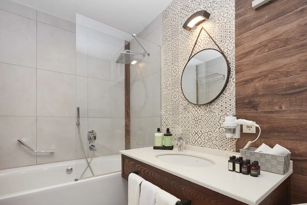 Deluxe Üç Kişilik Oda, Bahçe Manzaralı