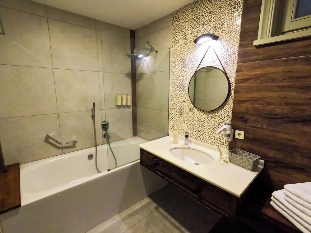 Deluxe Üç Kişilik Oda, Bahçe Manzaralı