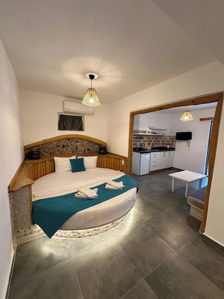 Superior Studio Suite, Kitchen, Garden Level