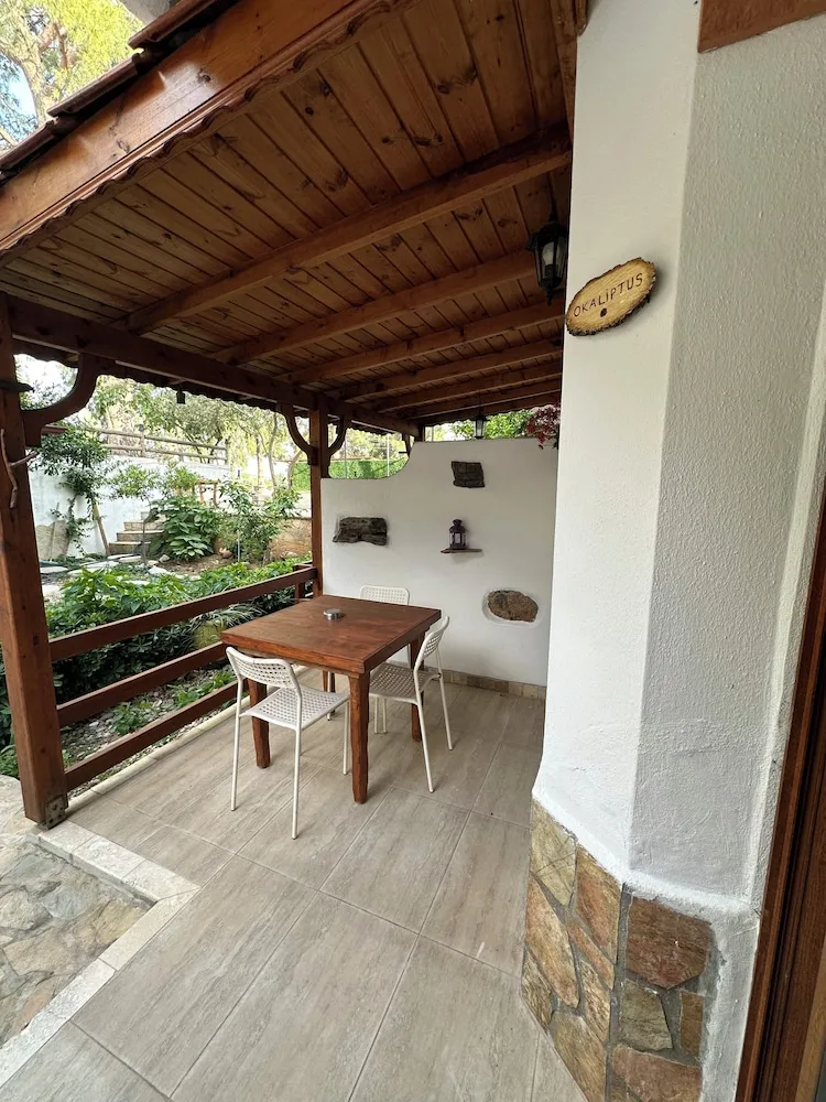 Superior Studio Suite, Kitchen, Garden Level