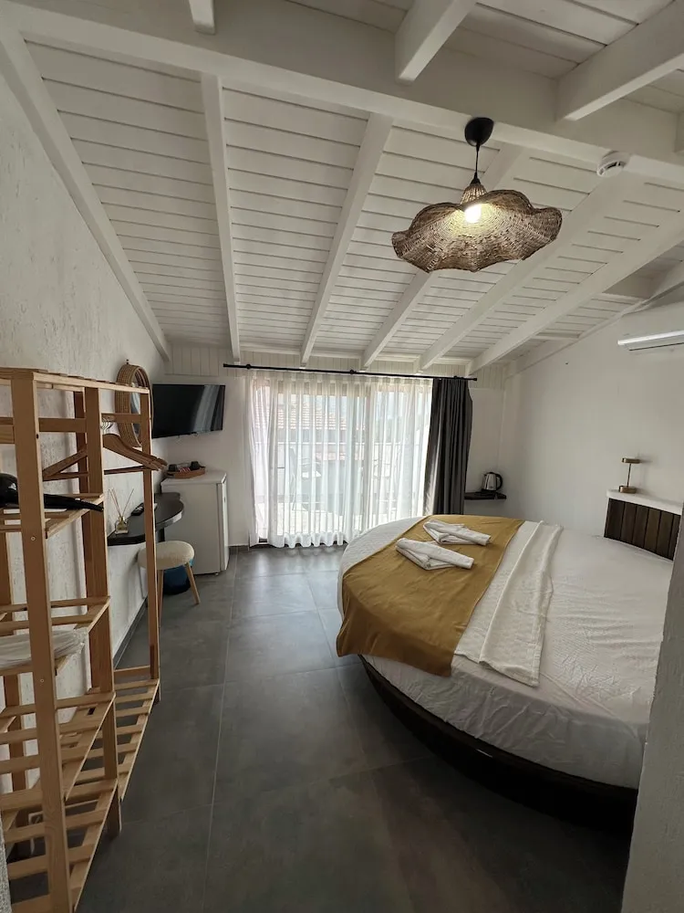 Deluxe Studio Suite, Partial Sea View, Penthouse