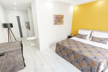 The Breeze Hotel