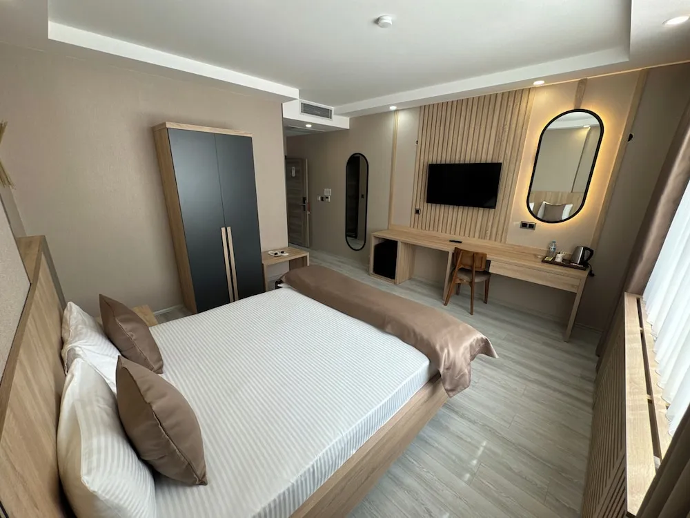 Deluxe Tek Büyük Yataklı Oda