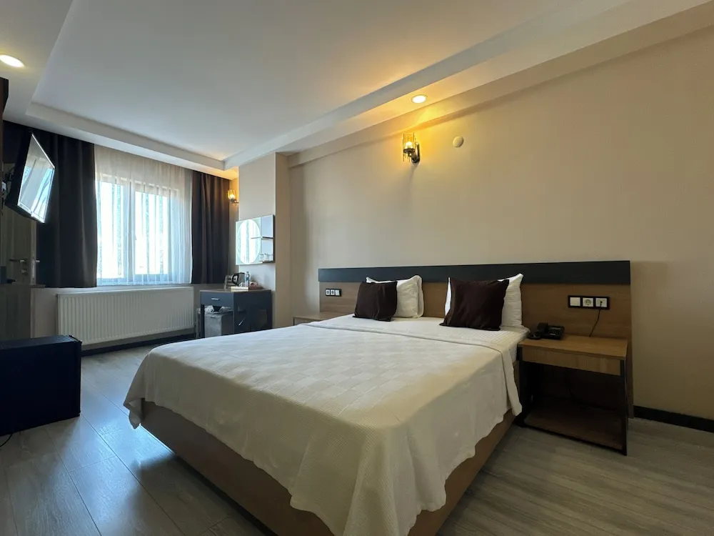 Standard Tek Büyük Yataklı Oda