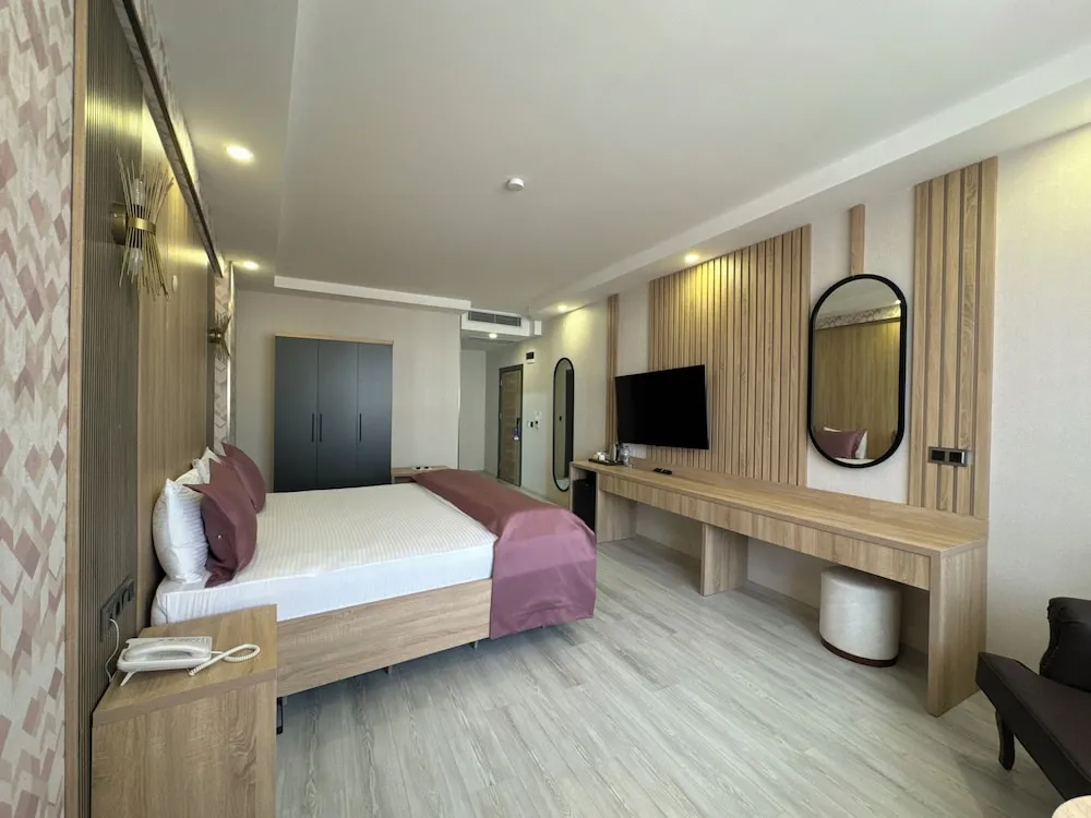 Honeymoon Tek Büyük Yataklı Oda