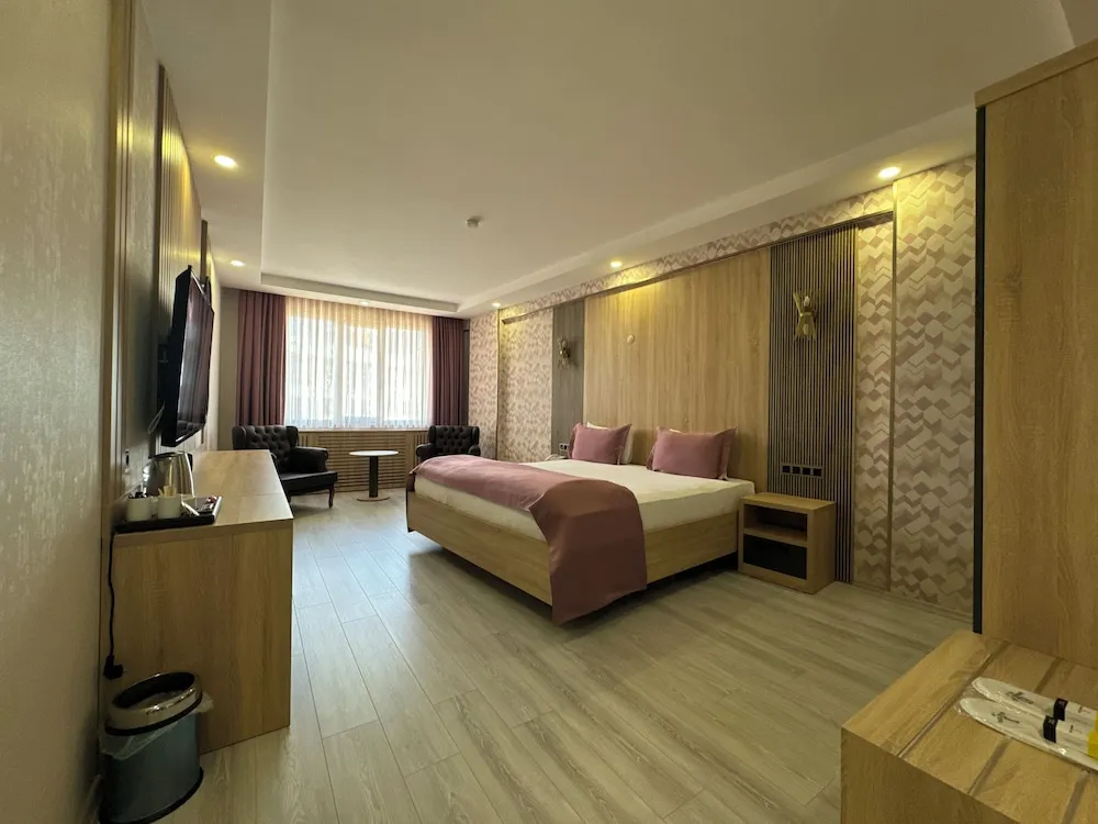 Honeymoon Tek Büyük Yataklı Oda