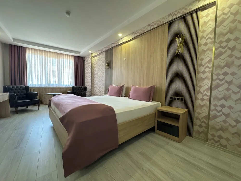 Honeymoon Tek Büyük Yataklı Oda