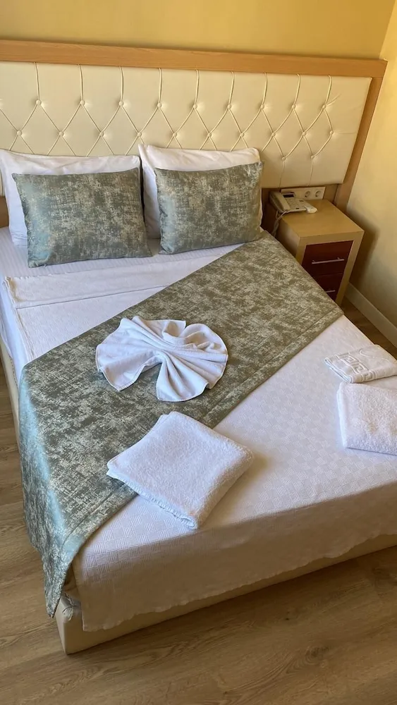 Comfort Tek Büyük veya İki Ayrı Yataklı Oda